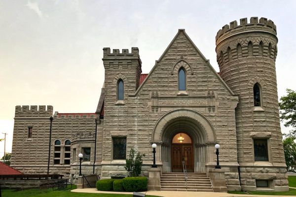 Face-on photograph of Brumback Library.
