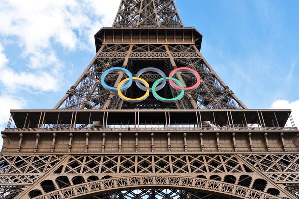 Olympic rings on the Eiffel Tower 2024