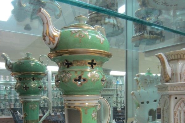 Unusually shaped apple green veilleuses-theieres (Berne). 