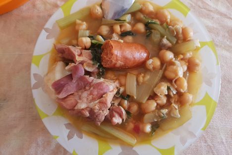 Berza gitana is one of the exemplary dishes of Gitano cuisine.
