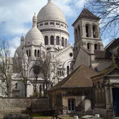 Le Cimetière du Calvaire is Paris&#8217; oldest and smallest cemetery.