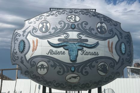 Front view of the world’s largest belt buckle. 