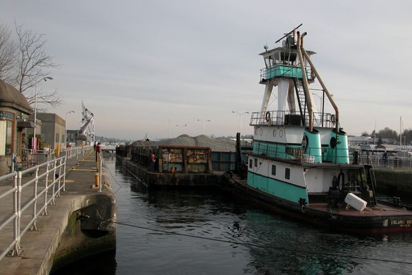 Ships are raised and lowered.